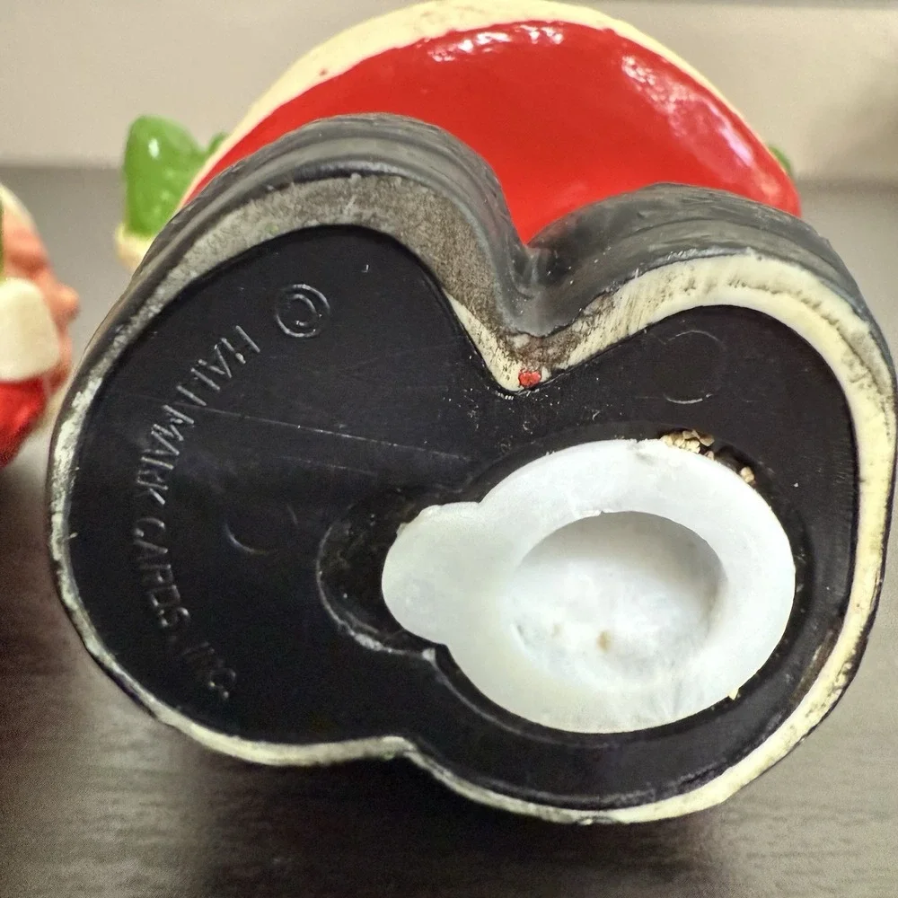 Vintage Hallmark‎ Mr & Mrs Santa Claus Salt & Pepper Shakers Figurines 1990's